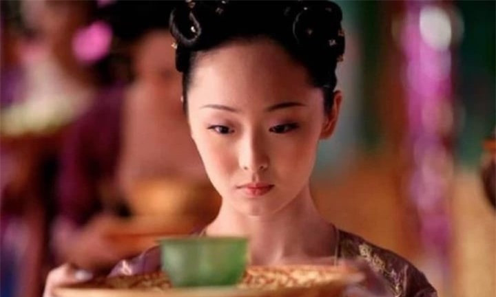 Vi sao cac cung nu tranh nhau 'rua lo rong' cho hoang de?-Hinh-2