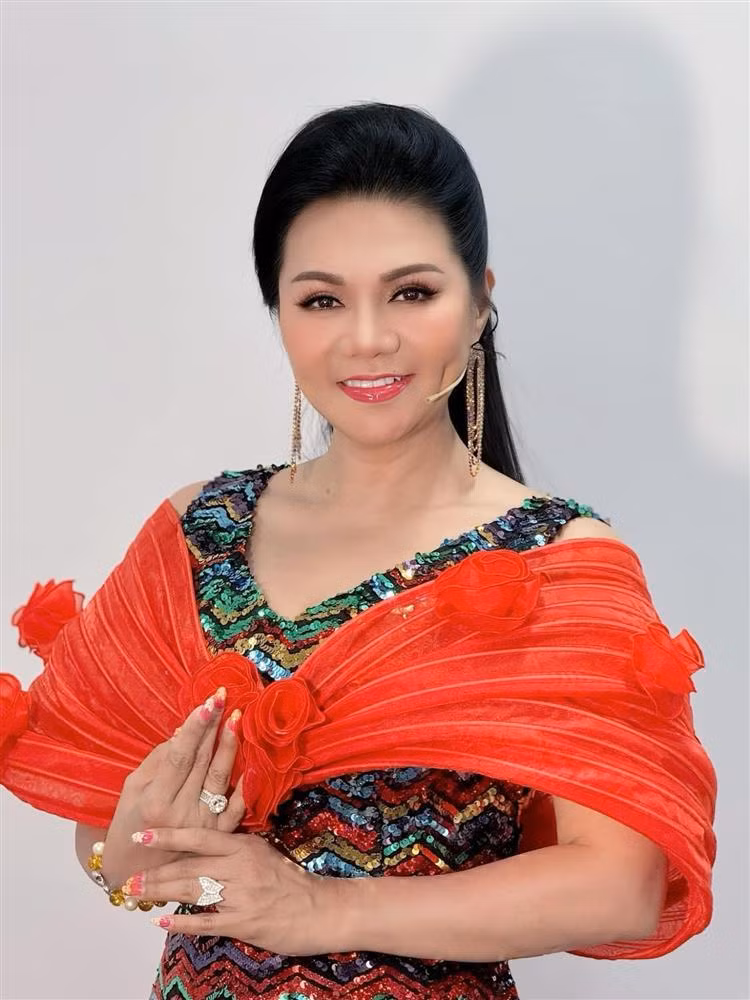 Ngoc Huyen thua nhan tre trung va tuoi tan tuoi U60 nho tham my