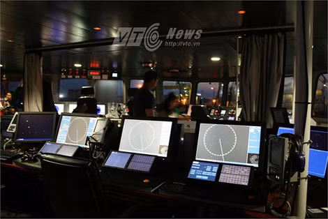 Hệ thống điều khiển bên tiện nghi, hiện đại bên trong tàu.