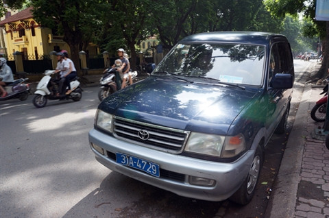 Chủ của chiếc xe vi phạm đã rời khỏi xe.