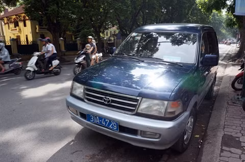 Chủ của chiếc xe vi phạm đã rời khỏi xe.