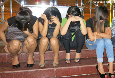 "Gái gọi" bị bắt giữ.