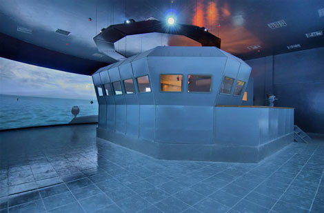 Cabin điều khiển của hệ thống mô phỏng Tàu hộ vệ Gepard 3.9 tại trung tâm của Học viện Hải quân.