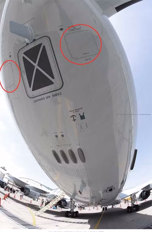 Trong ảnh, vòng tròn đỏ đánh dấu vị trí chứa các mồi bẫy đánh lừa hỏa tiễn tầm nhiệt.