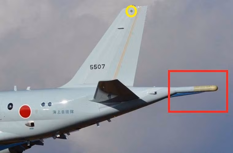 Đuôi dài (đánh dấu đỏ) là hệ thống phát hiện từ tính lạ HSQ-102 – hầu hết các máy bay chống ngầm đều có cái đuôi này. Vì thiết bị này có thể gây ảnh hưởng tới các hệ thống điện tử khác nên nó phải chuyển ra phía đuôi máy bay.