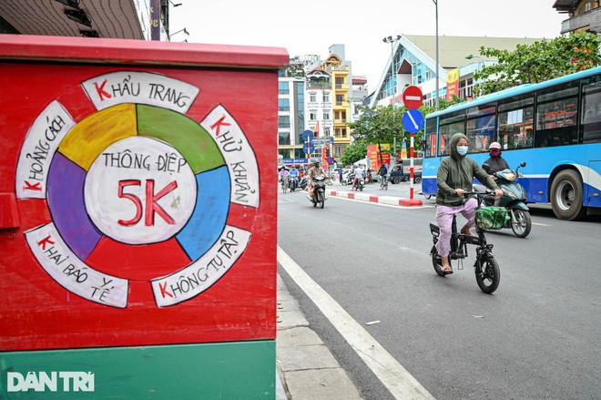 Một năm chống dịch COVID-19: Trận chiến khốc liệt và nhiều mất mát nhất - Hình 7 Mot nam chong dich COVID-19: Tran chien khoc liet va nhieu mat mat nhat-Hinh-7