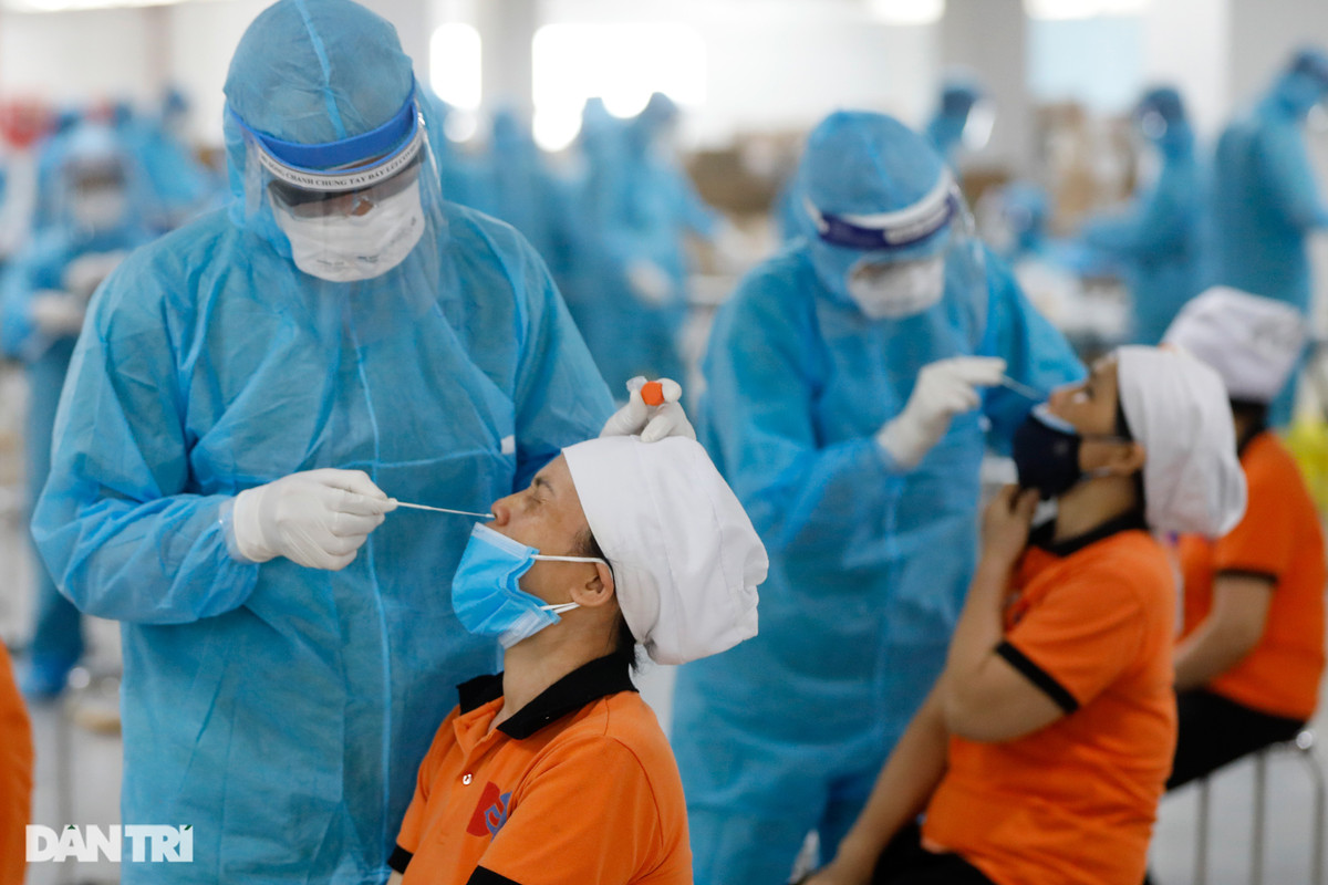 Một năm chống dịch COVID-19: Trận chiến khốc liệt và nhiều mất mát nhất - Hình 2 Mot nam chong dich COVID-19: Tran chien khoc liet va nhieu mat mat nhat-Hinh-2