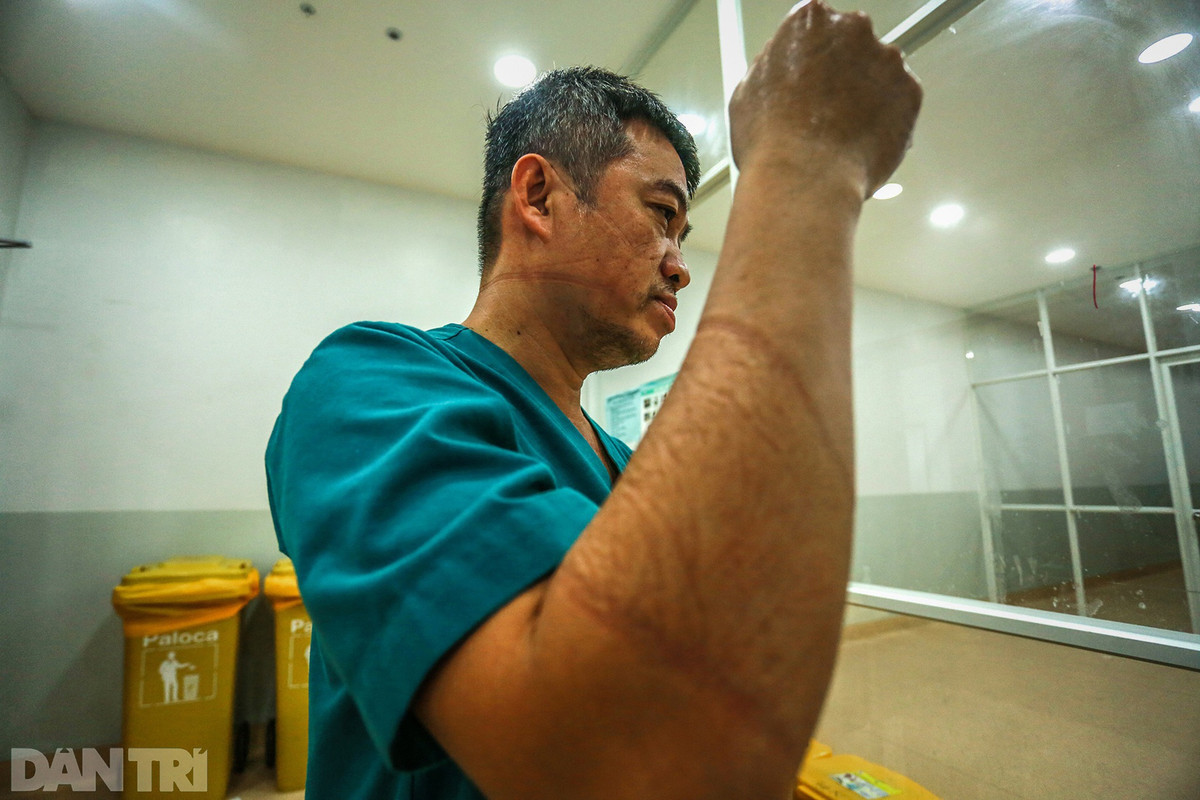 Một năm chống dịch COVID-19: Trận chiến khốc liệt và nhiều mất mát nhất - Hình 4 Mot nam chong dich COVID-19: Tran chien khoc liet va nhieu mat mat nhat-Hinh-4