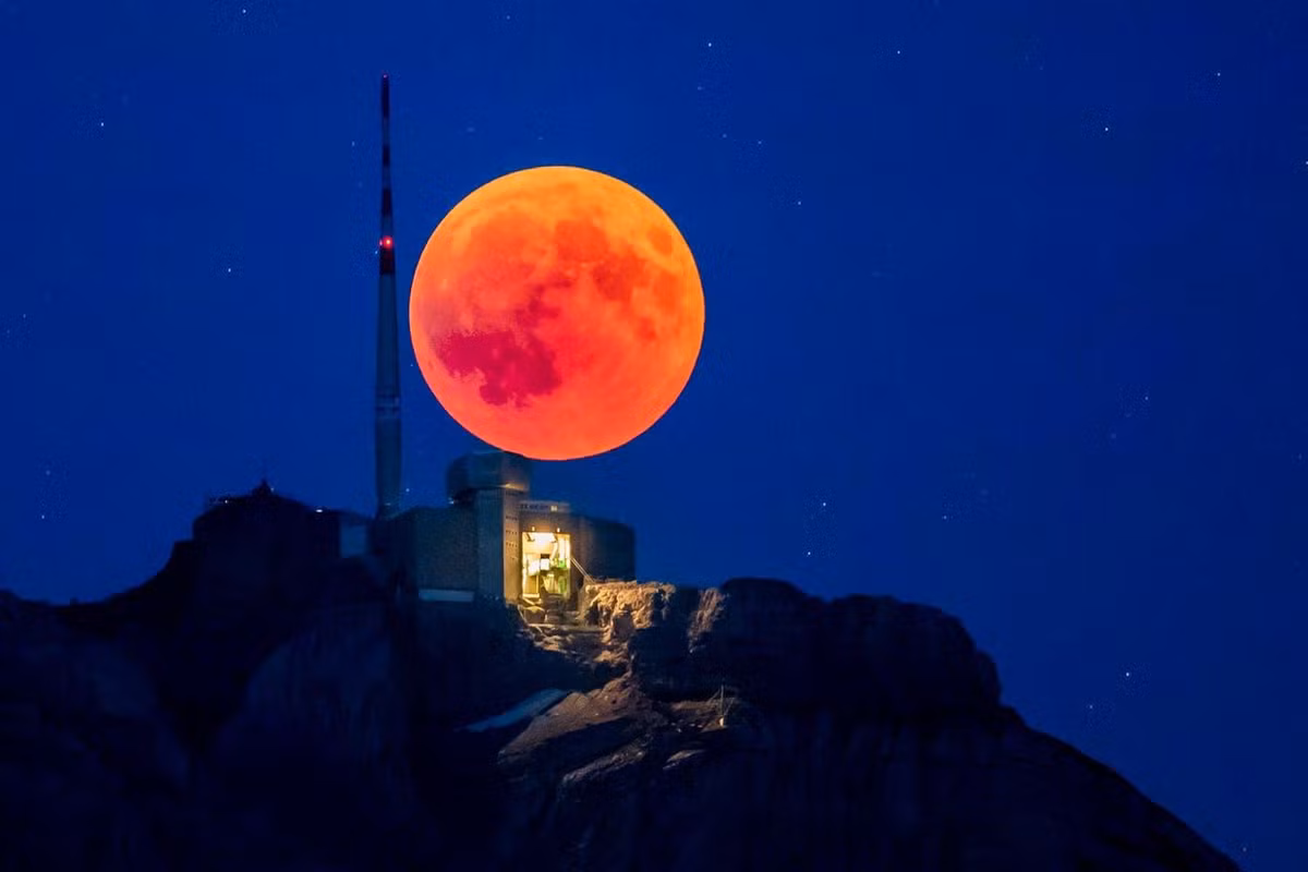 Khi nao co hien tuong Mat Trang Mau o Viet Nam trong nam 2022?