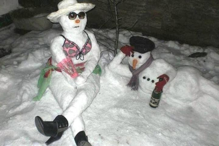 hay vì phơi nắng mùa hè, chúng ta có thể nằm "phơi tuyết" trong mùa đông