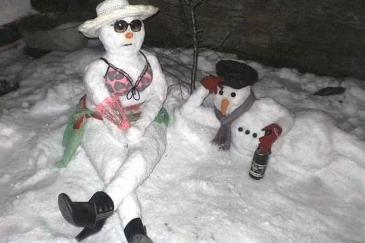 Thay vì phơi nắng mùa hè, chúng ta có thể nằm "phơi tuyết" trong mùa đông