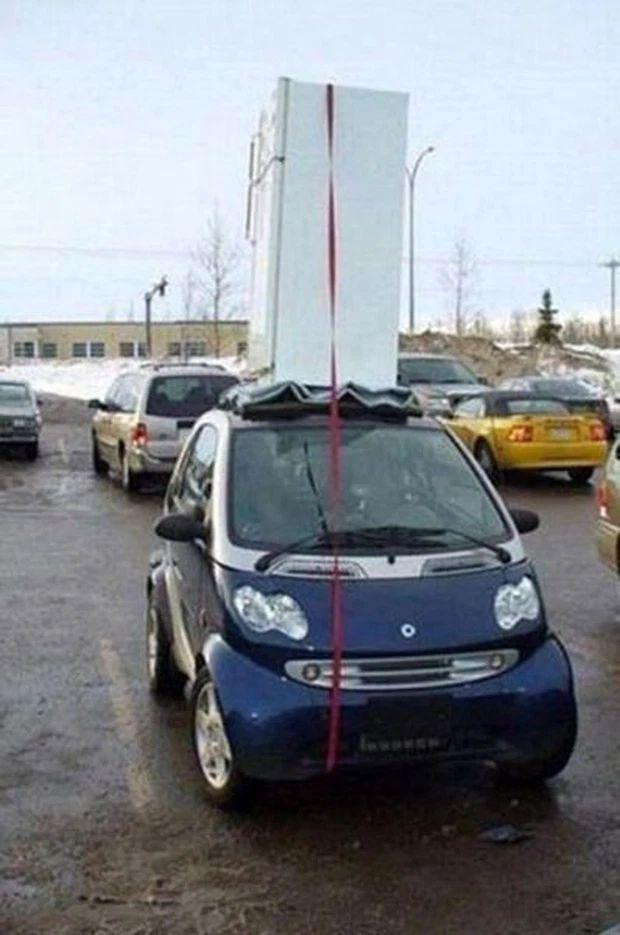 Tài xế này chắc học cách chở hàng từ Mr. Bean rồi