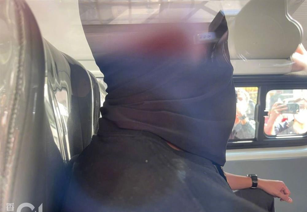 Toan canh chong An Di Hien bi ap giai, bit kin mat-Hinh-4