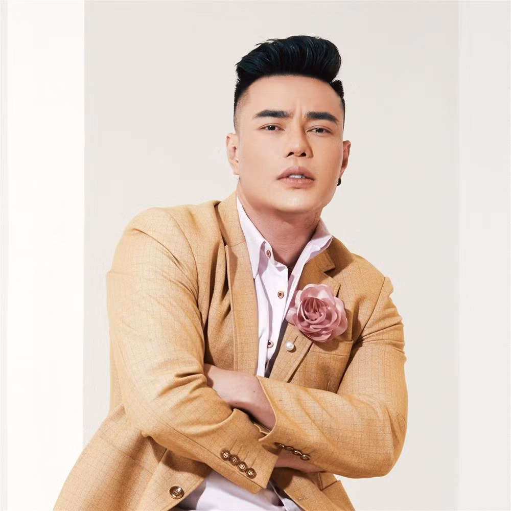 Le Duong Bao Lam cong bo gioi tinh con thu 3, nha vui nhu Tet