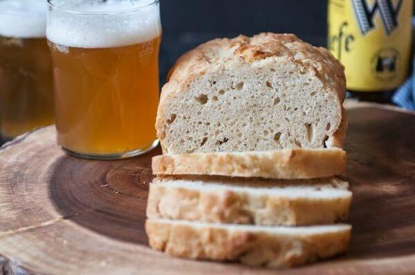 Làm xốp và nở bột: Với các món ăn làm từ bột, để làm bột bánh xốp và nở bạn dùng bia để thay nước sẽ hữu hiệu hơn.