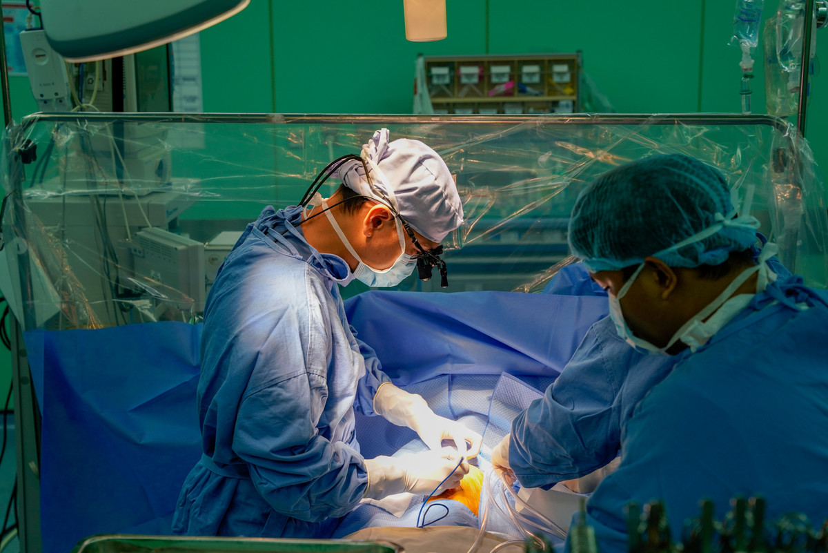 Cuu be so sinh 20 ngay tuoi di tat tim tu trong bung me-Hinh-2