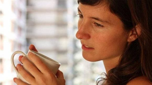 Neu kinh nguyet ra it, hay kien tri uong thu nay voi nuoc