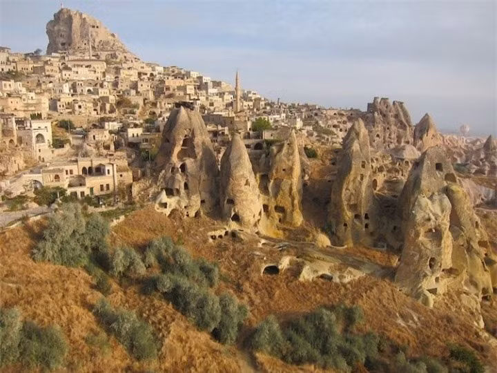 br/> Vùng Cappadocia, Thổ Nhĩ Kỳ nổi tiếng thế giới với loạt thung lũng nấm, du lịch bằng khinh khí cầu và đặc biệt là các thành phố ngầm bí ẩn trong lòng đất. Ấn tượng nhất trong số đó là Derinkuyu, thành phố cổ 18 tầng đã tồn tại hơn 2.000 năm. Ảnh: Một góc của thành phố cổ này.