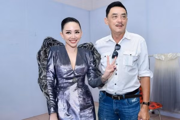 Toc Tien cao 1m68 van “be nhu keo” ben nguoi dan ong quyen luc-Hinh-4