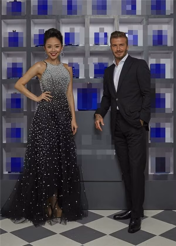 Toc Tien cao 1m68 van “be nhu keo” ben nguoi dan ong quyen luc-Hinh-8