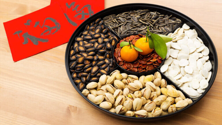 Chuyen gia thuc pham huong dan cach chon cac loai hat dua, huong duong