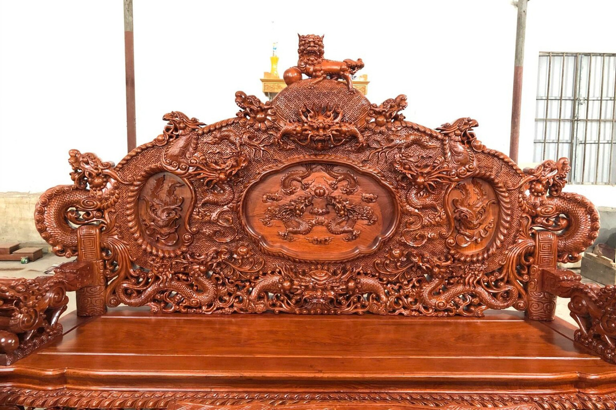 Soi giá những bộ bàn ghế khiến “thượng đế” vung tiền không tiếc tay Soi gia nhung bo ban ghe khien “thuong de” vung tien khong tiec tay