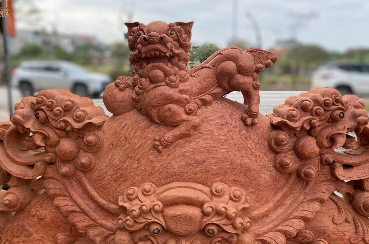 Soi giá những bộ bàn ghế khiến “thượng đế” vung tiền không tiếc tay - Hình 2 Soi gia nhung bo ban ghe khien “thuong de” vung tien khong tiec tay-Hinh-2