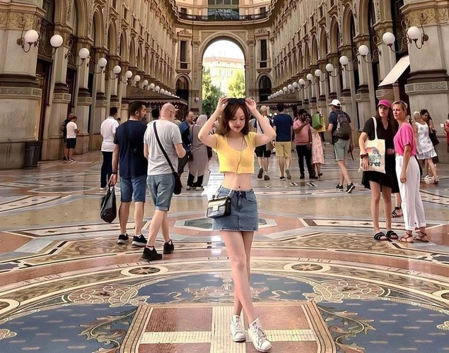 Hà Dương thường chia sẻ hình ảnh đi du lịch nhiều nước trên thế giới, nghỉ ngơi ở những khu hạng sang