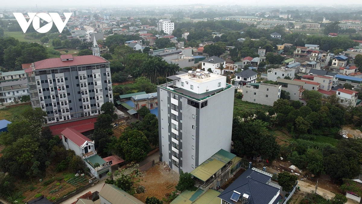 UBND huyện Thạch Thất đã ban hành Quyết định số 7002/QĐ-UBND về việc thành lập 3 Tổ công tác phụ trách chỉ đạo khắc phục các công trình vi phạm đất đai, trật tự xây dựng, phòng cháy, chữa cháy và cứu nạn, cứu hộ trên địa bàn các xã Tân Xã, Thạch Hoà, Bình Yên.