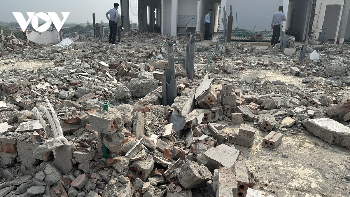 UBND huyện Thạch Thất đã ban hành Quyết định về xử phạt vi phạm hành chính; Quyết định về việc cưỡng chế buộc thực hiện biện pháp khắc phục hậu quả đối với công trình xây dựng.