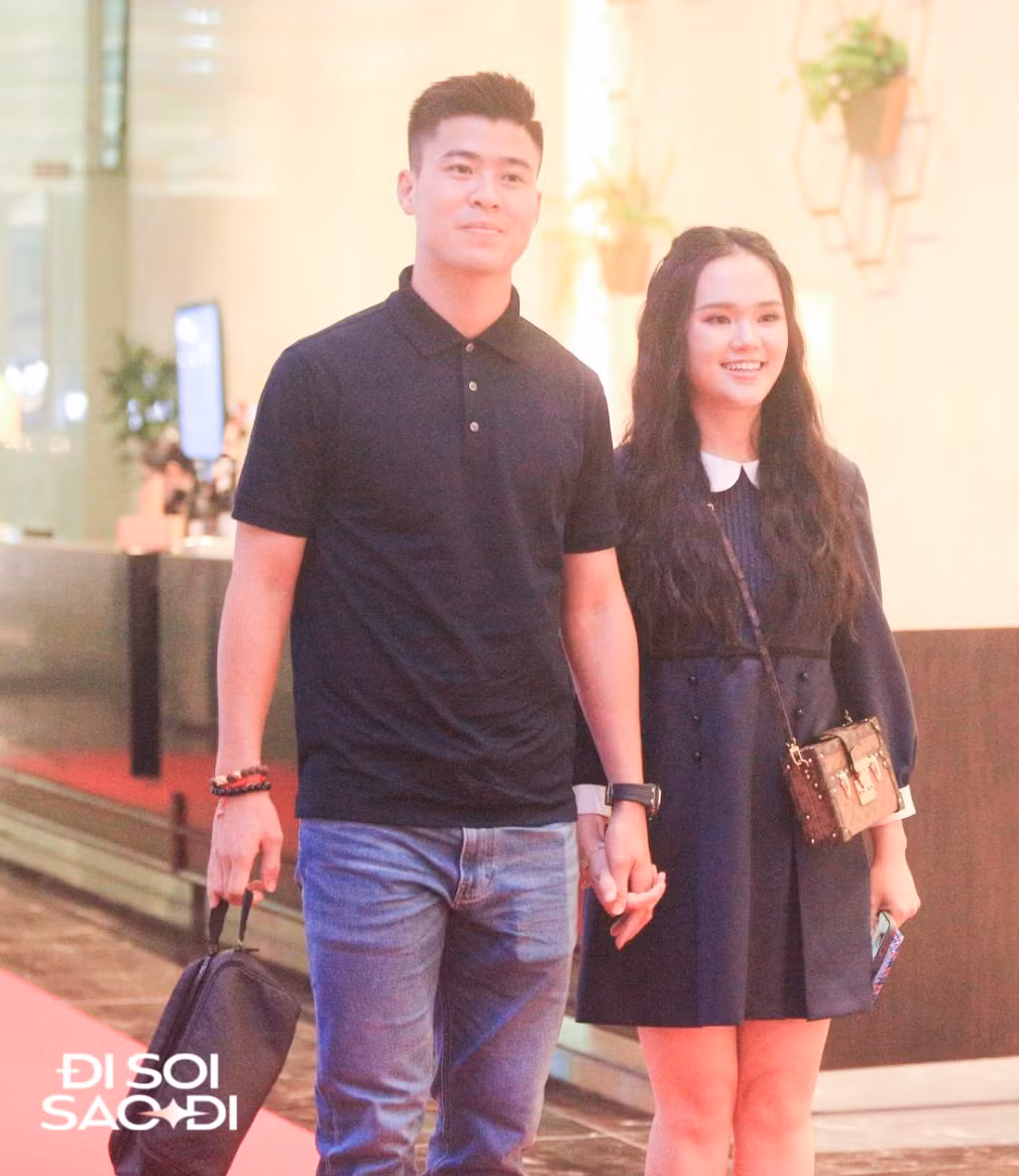 Trong những bức ảnh được đăng tải thời gian gần đây, Quỳnh Anh lựa chọn mặc váy rộng để che khéo cơ thể sau sinh.