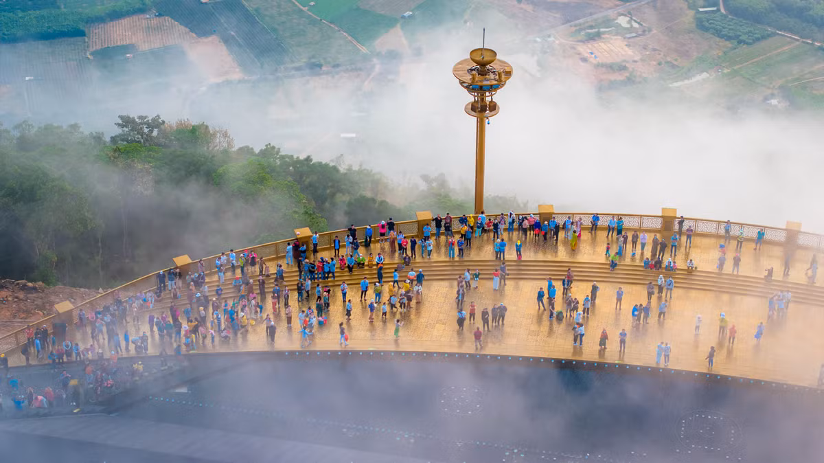 Man nhan bien may trang tran tren Nui Ba Den-Hinh-4