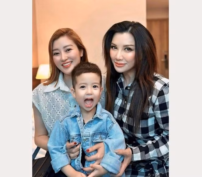 Vo cu, vo moi cua nghe si Viet chung mot khung hinh