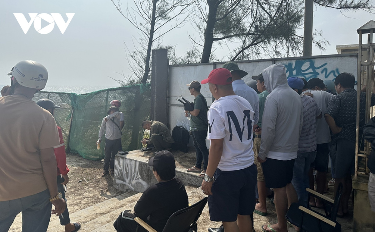 Tìm thấy thi thể cháu bé thứ 2 bị sóng biển cuốn trôi Tim thay thi the chau be thu 2 bi song bien cuon troi