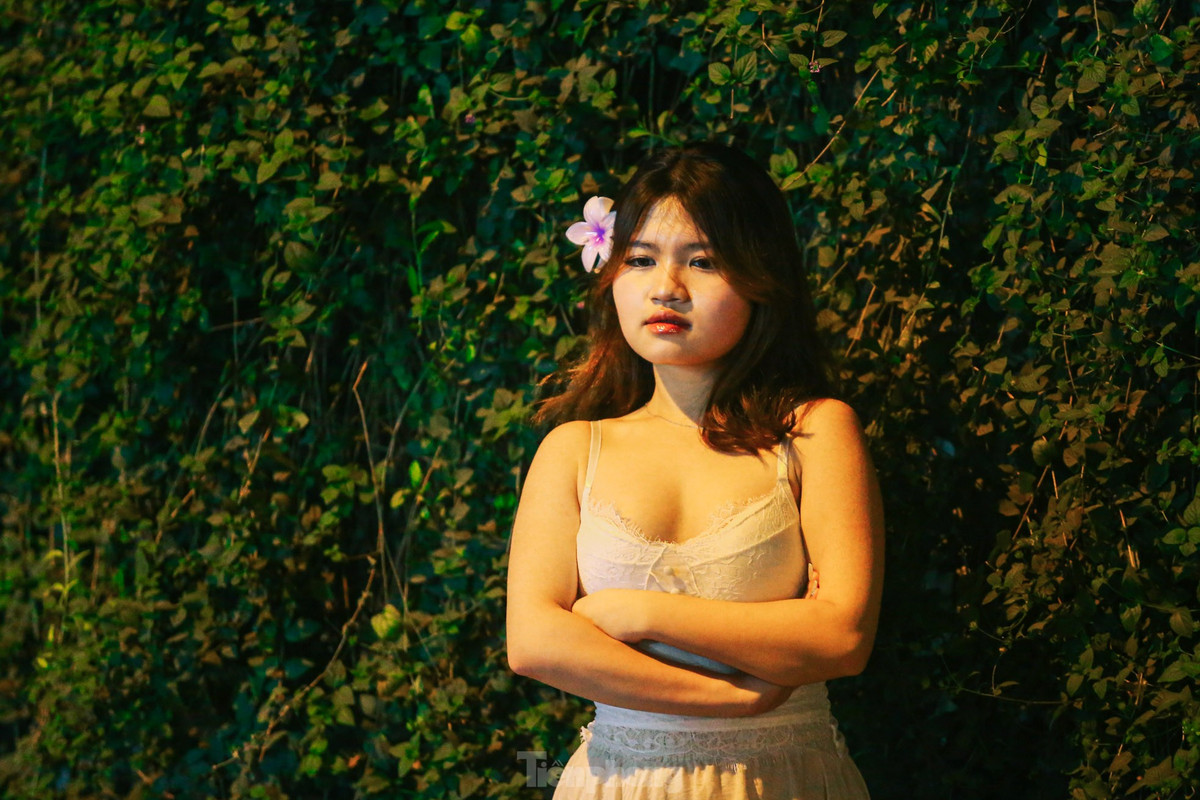 Ở những góc chụp thấp gần như chỉ thấy màu xanh của lá trên bức tường.