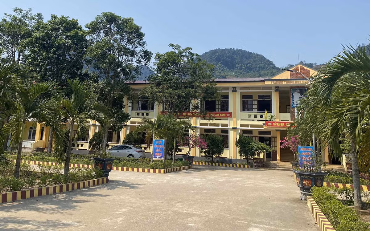 Phong Giao duc noi gi vu nam sinh lop 6 doc viet chua thao?