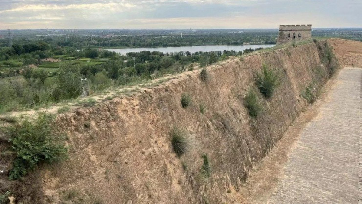 “Lớp da sống” bảo vệ Vạn Lý Trường Thành - Hình 2 “Lop da song” bao ve Van Ly Truong Thanh-Hinh-2