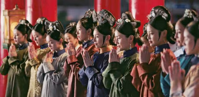 Cac phi tan nha Thanh khong duoc ngu cung hoang de sau thi tam