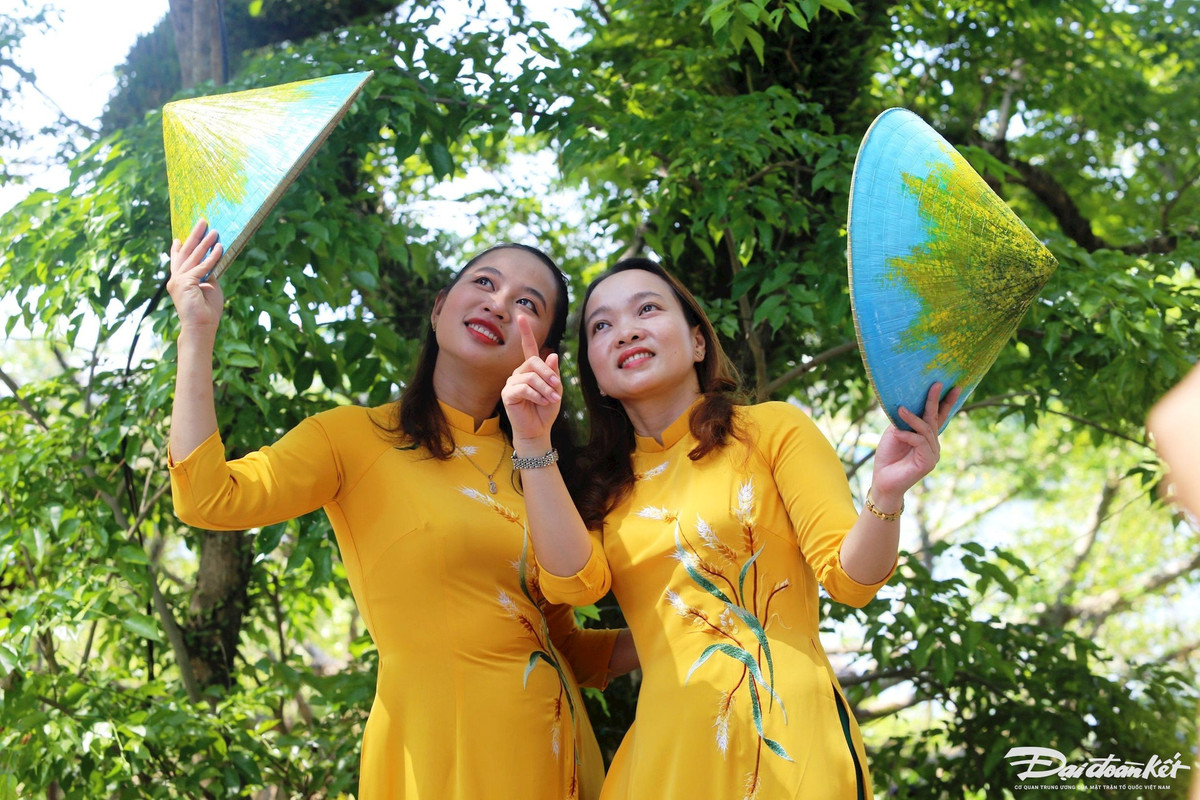 Tam Ky ruc ro mua hoa sua sac vang-Hinh-7