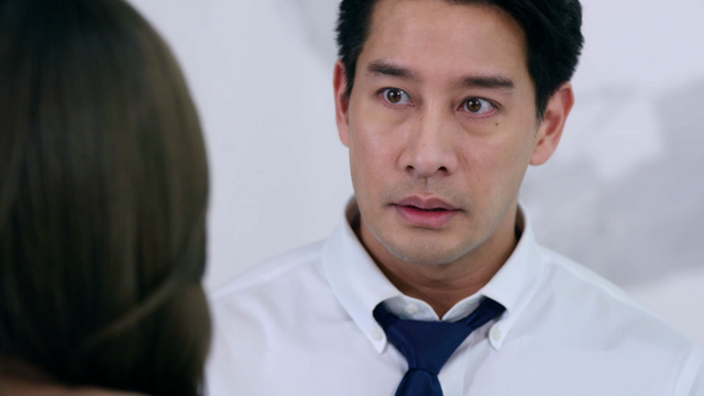 Choang vang doc duoc tin nhan cua chong voi ban than