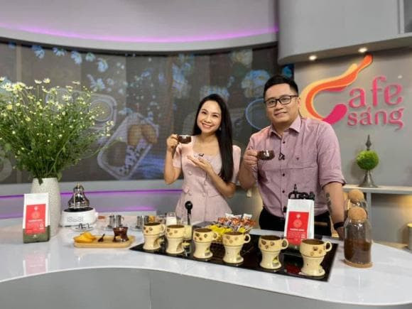 Sau ly hôn, BTV Trung Nghĩa phát tướng khó ai còn nhận ra - Hình 9 Sau ly hon, BTV Trung Nghia phat tuong kho ai con nhan ra-Hinh-9