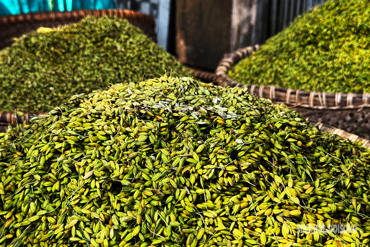 Vao lang Me Tri xem nguoi dan “luyen” com, nghe tieng chay tham thinh-Hinh-5