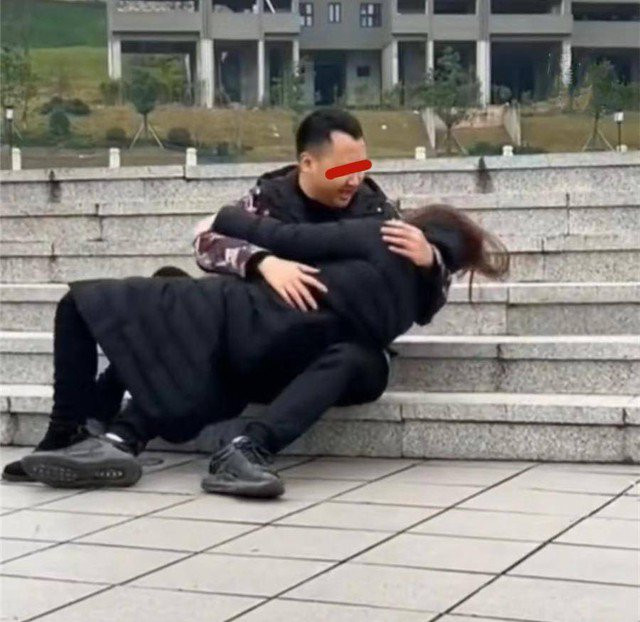 Cap doi khoc loc tham thiet vi phai chia tay sau 8 nam yeu