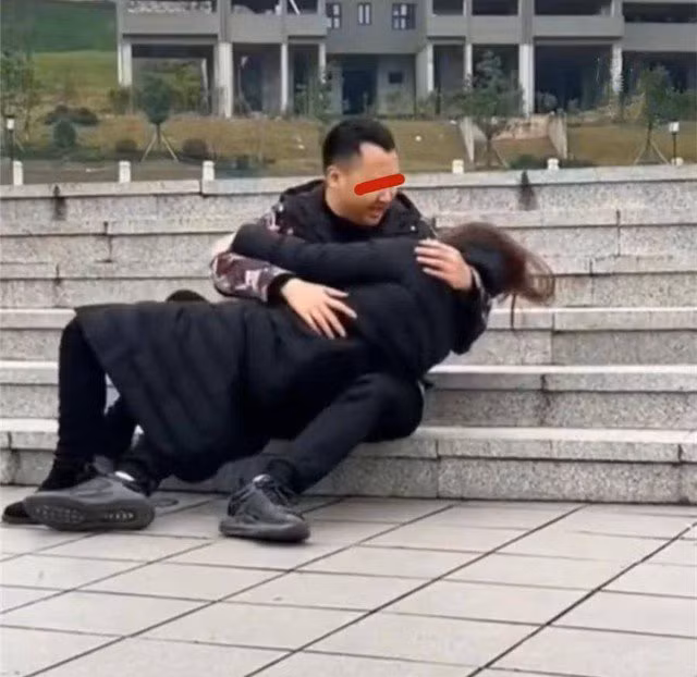 Cap doi khoc loc tham thiet vi phai chia tay sau 8 nam yeu