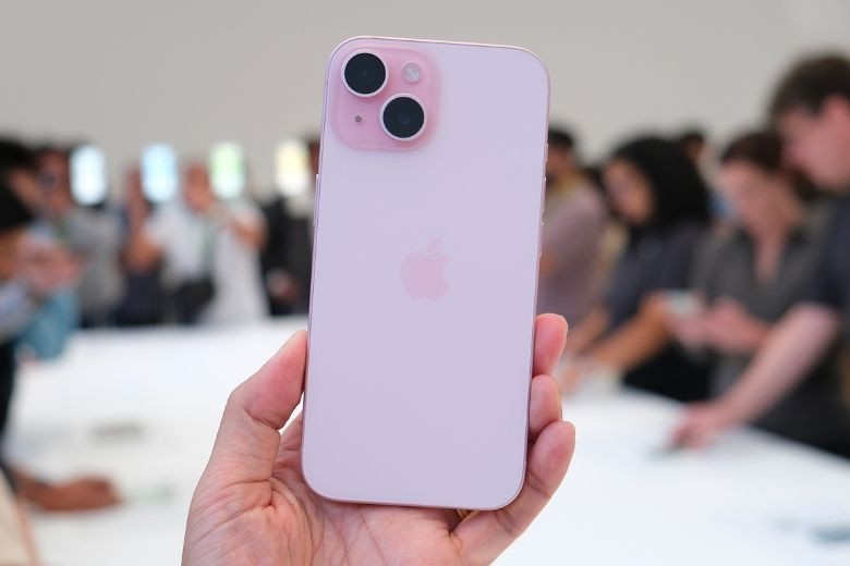 Cac nha ban le kiem bao nhieu tien ngay dau mo ban iPhone 15?-Hinh-2