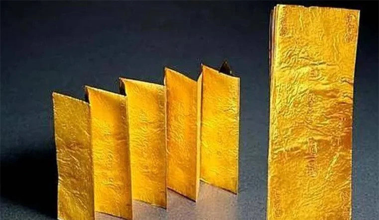 Ông nông dân đào được đôi đũa vàng, cả làng lao vào khai quật ảnh 4