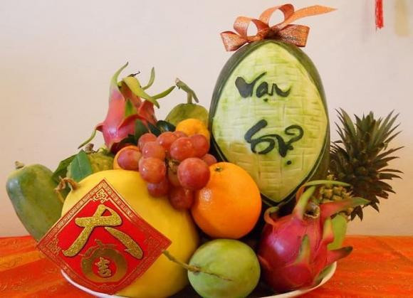 Bay qua len ban tho Tet, lieu co nen chung qua dua hau?