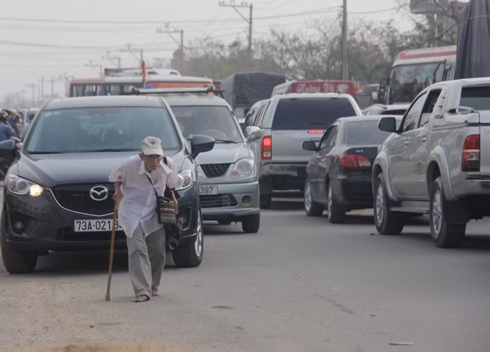 Cụ Sự cho biết, từng là lính Cụ Giáp từ khi mới 17 tuổi; suốt những ngày diễn ra lễ viếng cụ Giáp ở Hà Nội, ngày nào cụ cũng có mặt