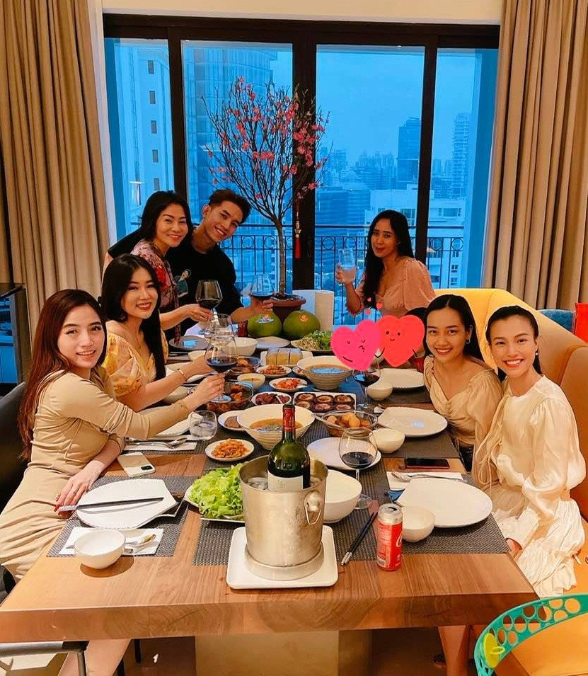 Hanh dong dang ne cua con trai Thu Minh khi nhan xap li xi day cop