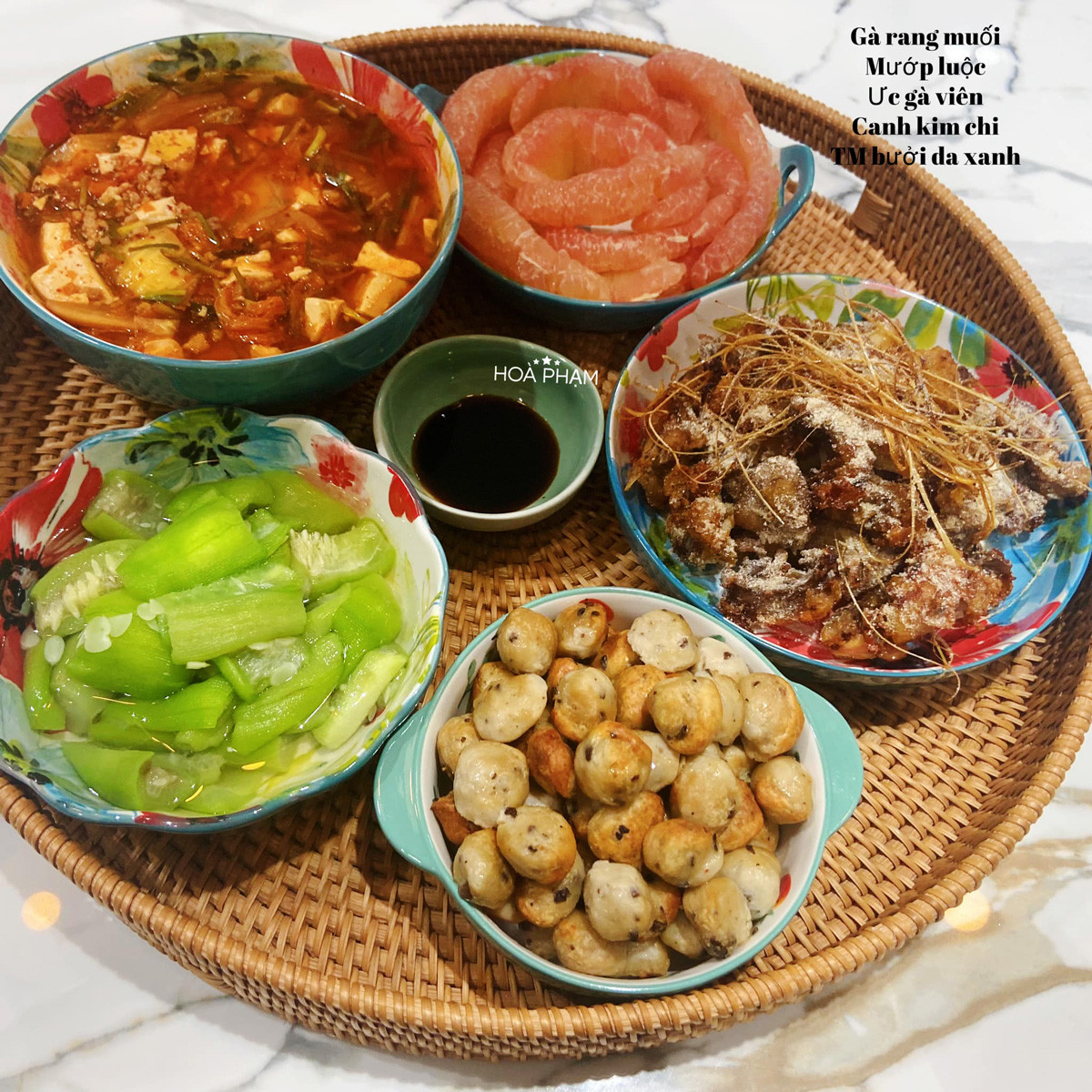 Với chị, mỗi bữa ăn không chỉ ngon mà còn luôn an tâm về khâu an toàn thực phẩm. Những mâm cơm của chị Hòa là thực đơn gợi ý cho nhiều gia đình, khỏi "vắt óc" nghĩ món ăn hàng ngày.